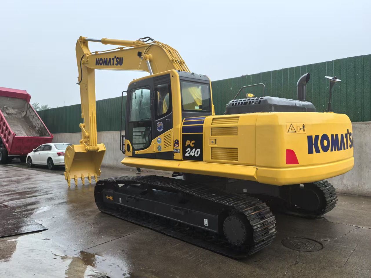 KOMATSU PC240LC-8M0 - Crawler excavator: picture 1 KOMATSU PC240LC-8M0 - Crawler excavator: picture 1