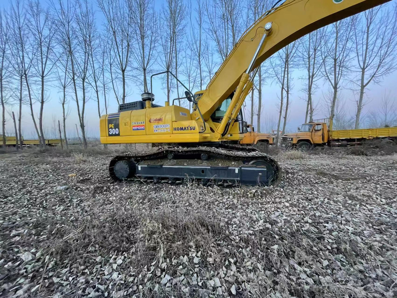 KOMATSU PC300-7 - Crawler excavator: picture 1 KOMATSU PC300-7 - Crawler excavator: picture 1