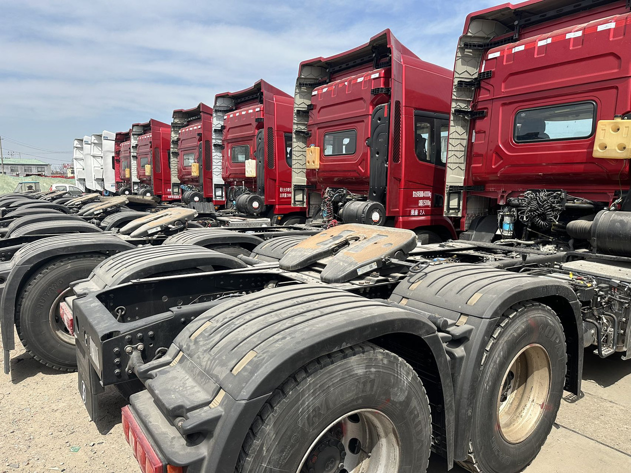 SHACMAN X5000 6x4 - Tractor unit: picture 2 SHACMAN X5000 6x4 - Tractor unit: picture 2