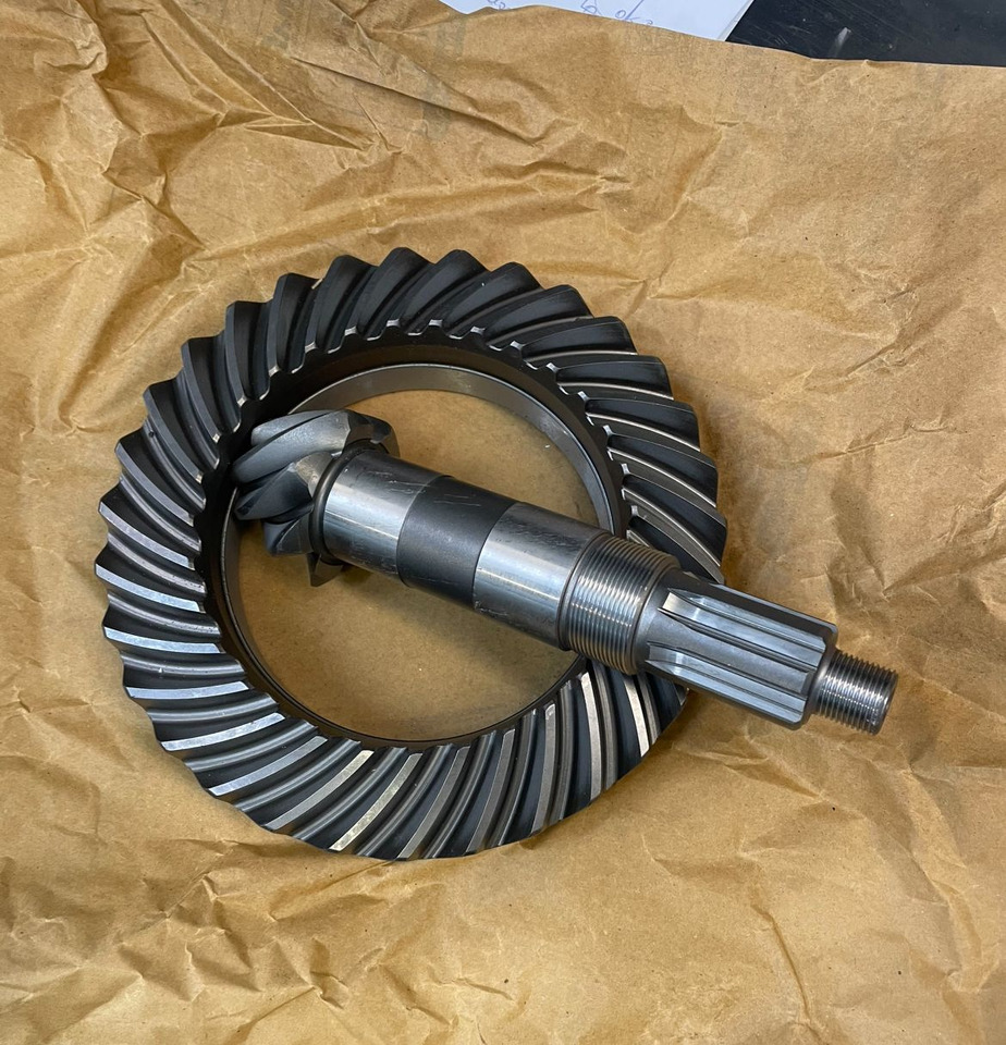 Koło z wałkiem 738.04.505.41 Clark Hurth - Axle and parts for Wheel excavator: picture 1 Koło z wałkiem 738.04.505.41 Clark Hurth - Axle and parts for Wheel excavator: picture 1