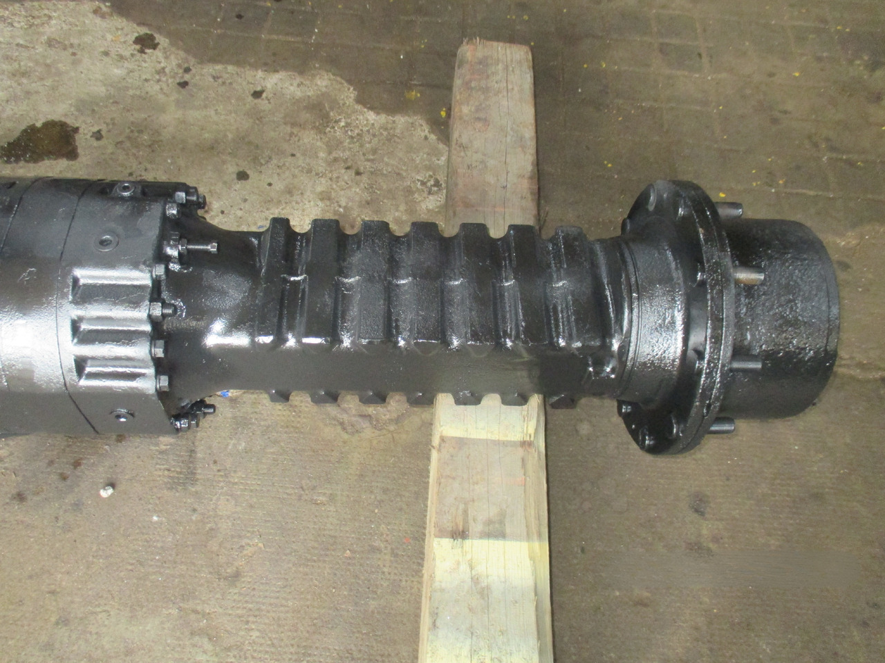 Most napędowy Clark Hurth 123/001 - Axle and parts for Construction machinery: picture 3 Most napędowy Clark Hurth 123/001 - Axle and parts for Construction machinery: picture 3