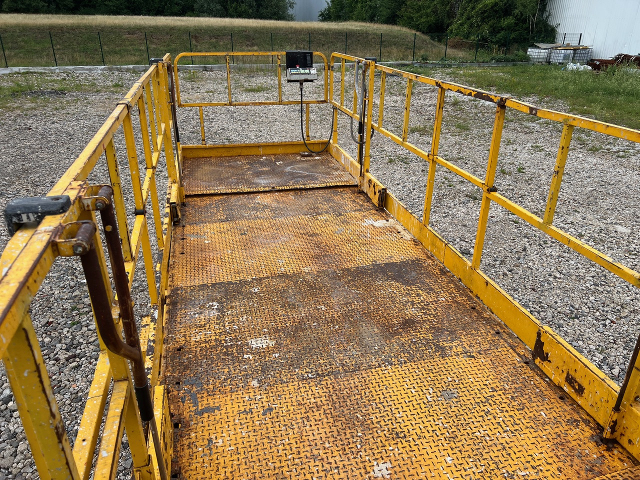 HAULOTTE H15SX - Scissor lift: picture 3 HAULOTTE H15SX - Scissor lift: picture 3