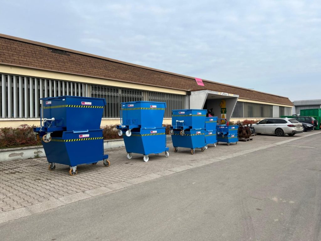 CONTAINER A BENNA RIBALTABILE - Tipping skip: picture 3 CONTAINER A BENNA RIBALTABILE - Tipping skip: picture 3