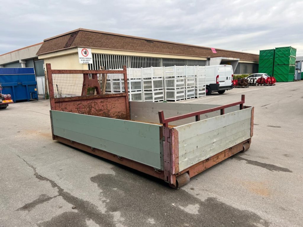 CONTAINER SCARRABILE A PIANALE CON SPONDE - Roll-off container: picture 3 CONTAINER SCARRABILE A PIANALE CON SPONDE - Roll-off container: picture 3