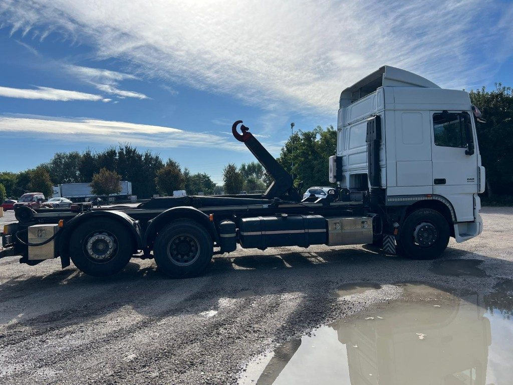 DAF XF530 SCARRABILE - Hook lift truck: picture 5 DAF XF530 SCARRABILE - Hook lift truck: picture 5