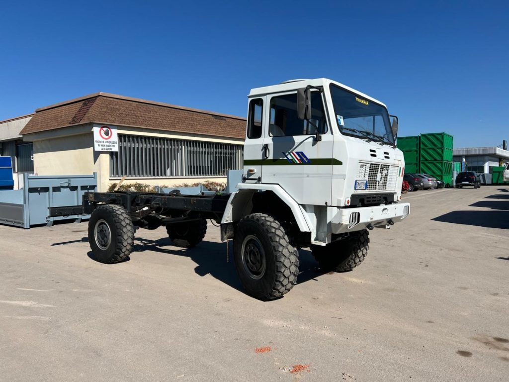IVECO 100 4X4 BALESTRATO ANTERIORE E POSTERIO - Cab chassis truck: picture 3 IVECO 100 4X4 BALESTRATO ANTERIORE E POSTERIO - Cab chassis truck: picture 3