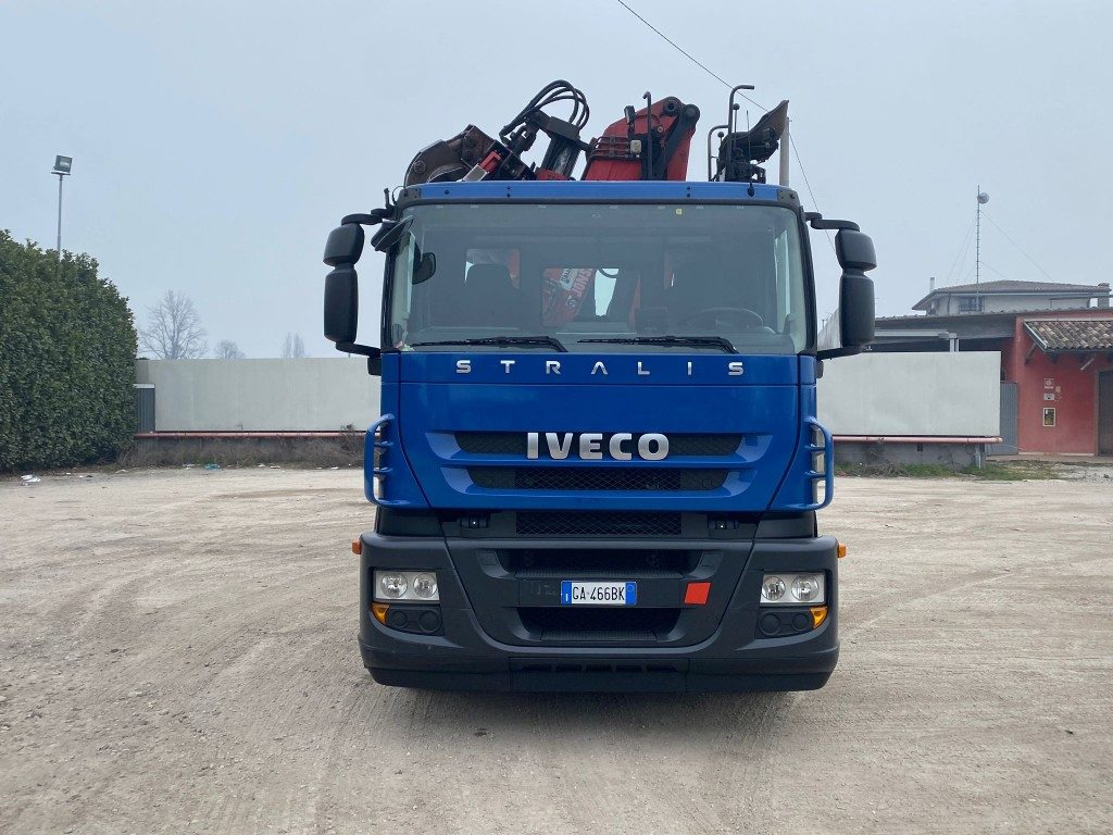 IVECO STRALIS 260.450 SCARRABILE CON GRU - Hook lift truck, Crane truck: picture 2 IVECO STRALIS 260.450 SCARRABILE CON GRU - Hook lift truck, Crane truck: picture 2