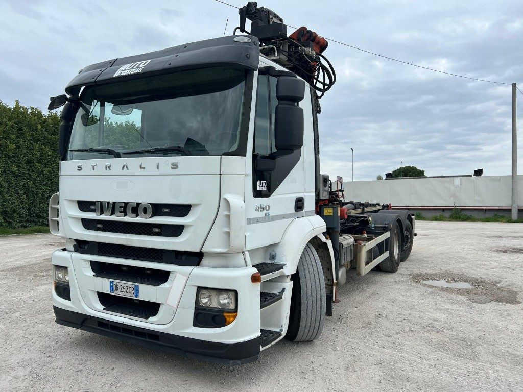IVECO STRALIS 260E45 SCARRABILE - Hook lift truck: picture 1 IVECO STRALIS 260E45 SCARRABILE - Hook lift truck: picture 1