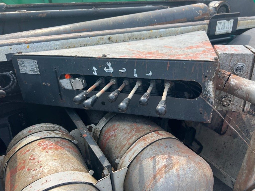 IVECO STRALIS AS260S 50Y SCARRABILE - Hook lift truck: picture 5 IVECO STRALIS AS260S 50Y SCARRABILE - Hook lift truck: picture 5