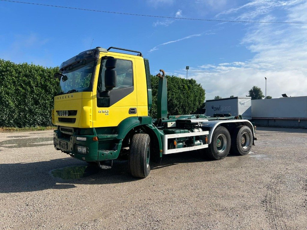 IVECO TRAKKER 450 SCARRABILE - Hook lift truck: picture 1 IVECO TRAKKER 450 SCARRABILE - Hook lift truck: picture 1