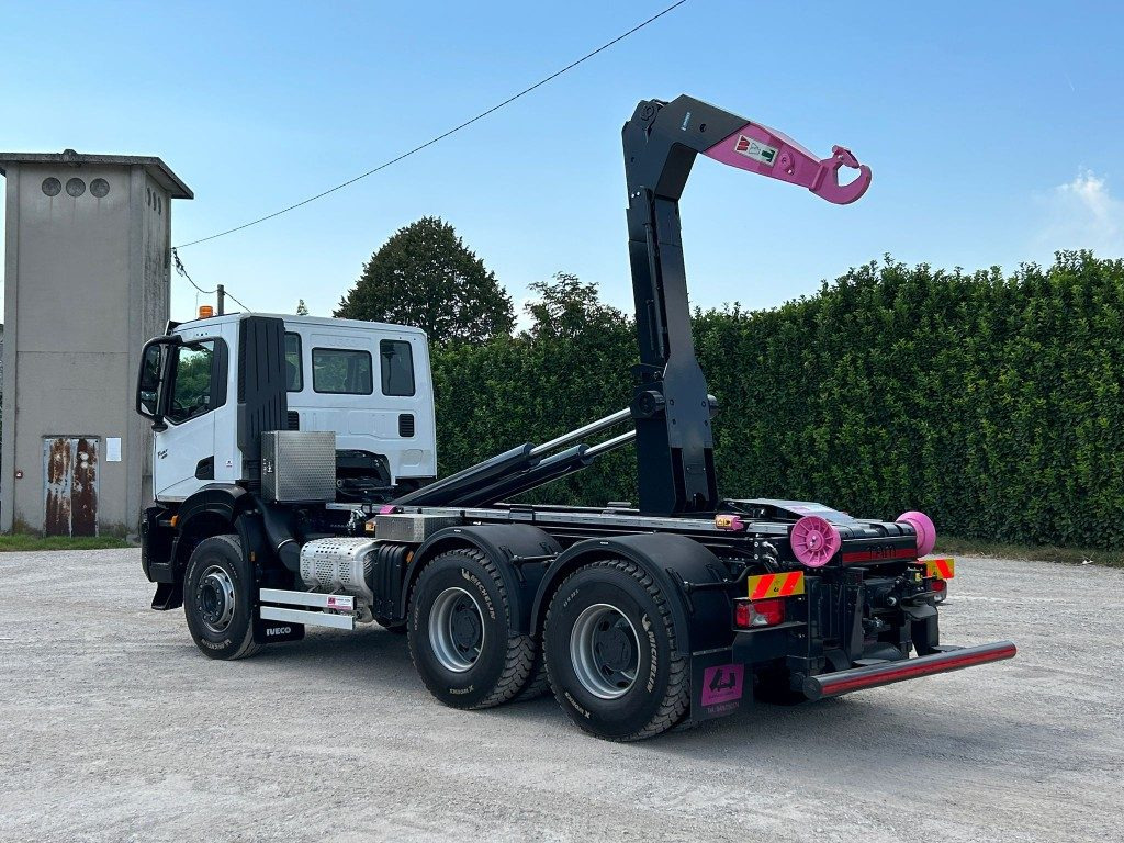 IVECO TRAKKER T-WAY AD380T NUOVO SCARRABILE - Hook lift truck: picture 3 IVECO TRAKKER T-WAY AD380T NUOVO SCARRABILE - Hook lift truck: picture 3