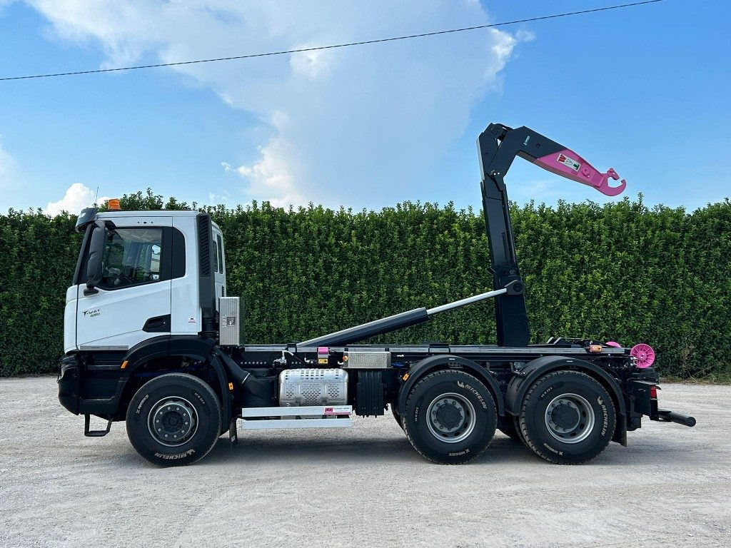 IVECO TRAKKER T-WAY AD380T NUOVO SCARRABILE - Hook lift truck: picture 2 IVECO TRAKKER T-WAY AD380T NUOVO SCARRABILE - Hook lift truck: picture 2