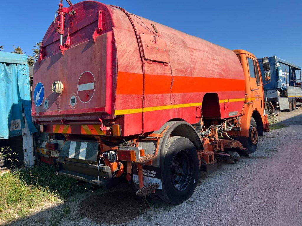 MERCEDES-BENZ MERCEDES AUTOSPAZZATRICE USATA - Road sweeper: picture 3 MERCEDES-BENZ MERCEDES AUTOSPAZZATRICE USATA - Road sweeper: picture 3