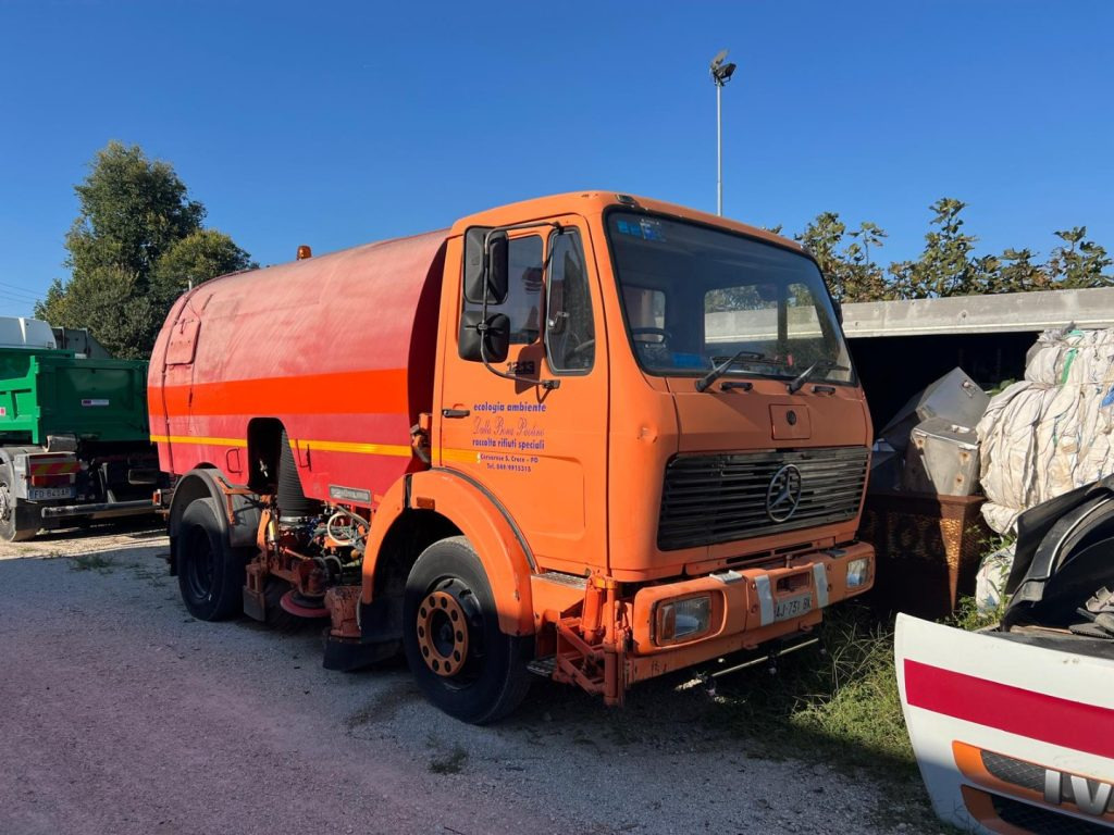 MERCEDES-BENZ MERCEDES AUTOSPAZZATRICE USATA - Road sweeper: picture 1 MERCEDES-BENZ MERCEDES AUTOSPAZZATRICE USATA - Road sweeper: picture 1