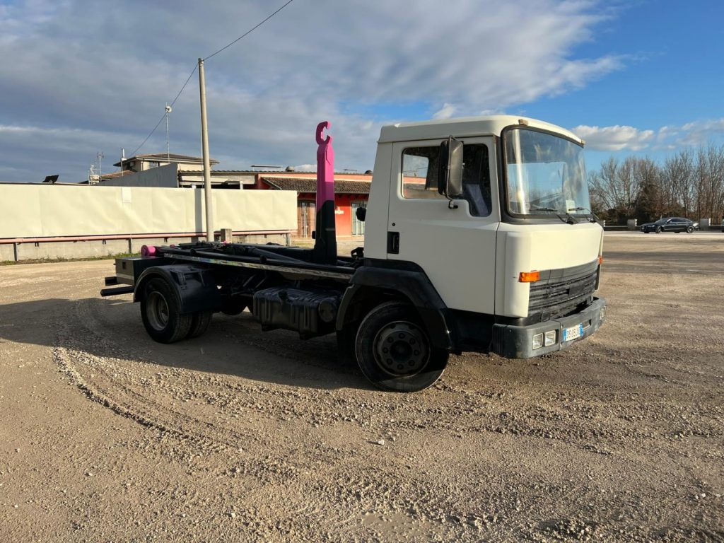 Hook lift truck NISSAN 130/115 SCARRABILE: picture 6