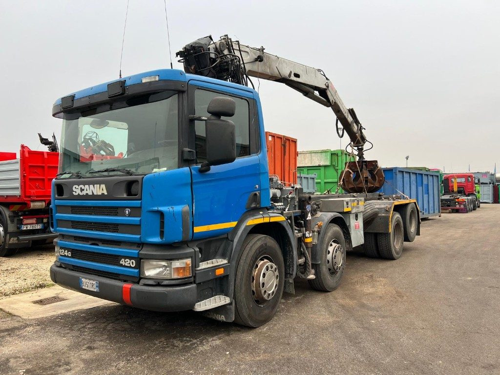 SCANIA 124GB 420 SCARRABILE CON GRU - Hook lift truck: picture 1 SCANIA 124GB 420 SCARRABILE CON GRU - Hook lift truck: picture 1