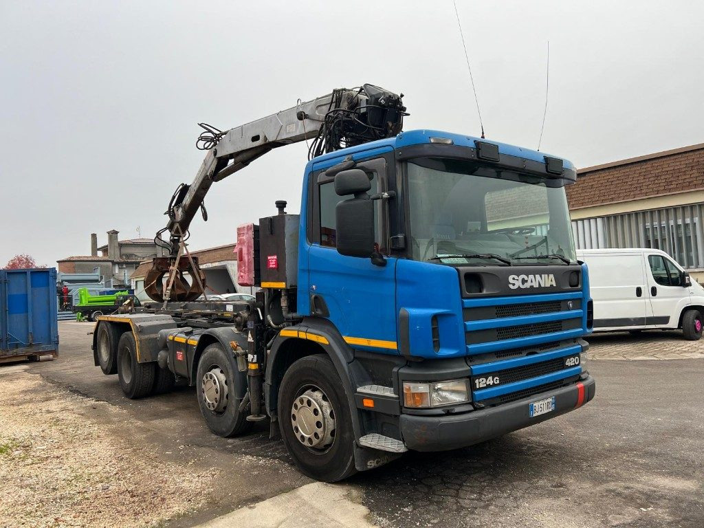 SCANIA 124GB 420 SCARRABILE CON GRU - Hook lift truck: picture 3 SCANIA 124GB 420 SCARRABILE CON GRU - Hook lift truck: picture 3