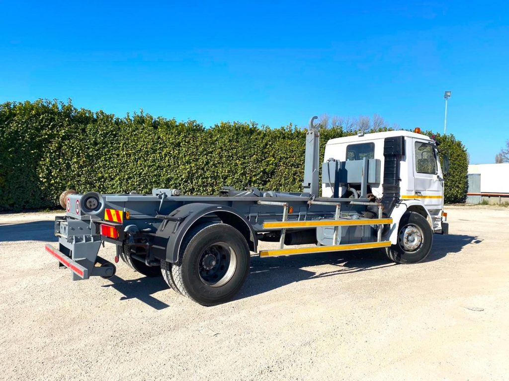 SCANIA H82 SCARRABILE BALESTRATO ANTERIORE E POSTE - Hook lift truck: picture 4 SCANIA H82 SCARRABILE BALESTRATO ANTERIORE E POSTE - Hook lift truck: picture 4