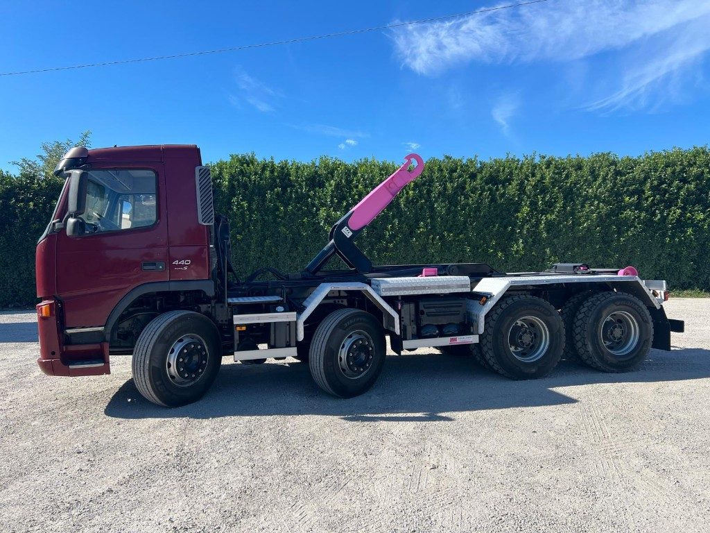 VOLVO FM440 SCARRABILE BALESTRATO - Hook lift truck: picture 2 VOLVO FM440 SCARRABILE BALESTRATO - Hook lift truck: picture 2