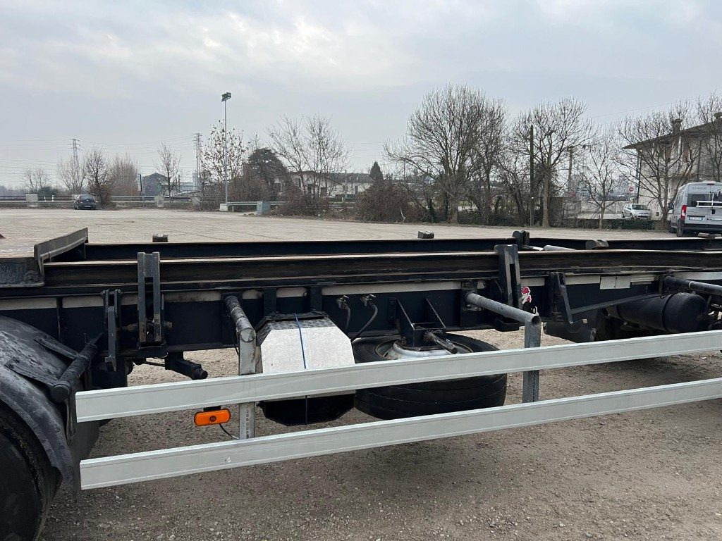 ZORZI RIMORCHIO SCARRABILE ZORZI 20R070 PNEUMATICO - Roll-off/ Skip trailer: picture 4 ZORZI RIMORCHIO SCARRABILE ZORZI 20R070 PNEUMATICO - Roll-off/ Skip trailer: picture 4