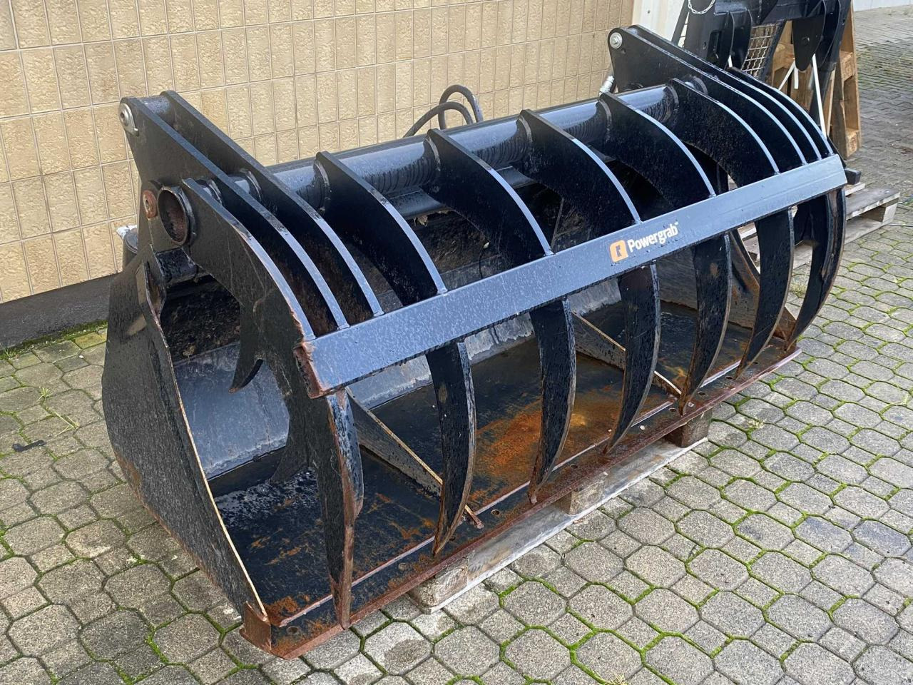 ALÖ Alö Powergrab S 210 - Bucket: picture 1 ALÖ Alö Powergrab S 210 - Bucket: picture 1