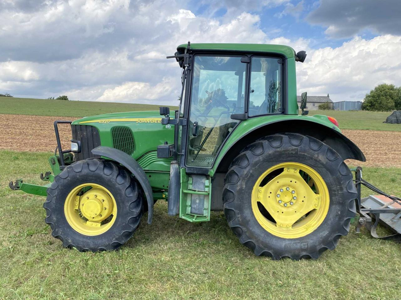 John Deere 6320 Premium - Farm tractor: picture 1 John Deere 6320 Premium - Farm tractor: picture 1