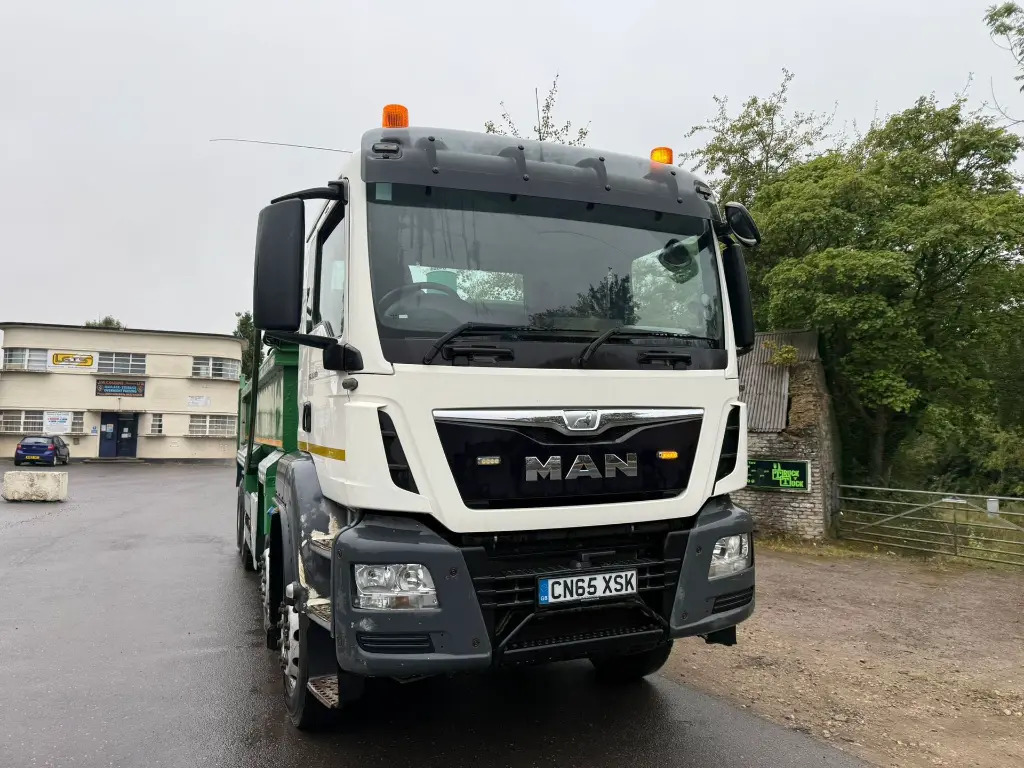 MAN TGS 35.400 8x4 Tipper (XSK) - Tipper: picture 2 MAN TGS 35.400 8x4 Tipper (XSK) - Tipper: picture 2