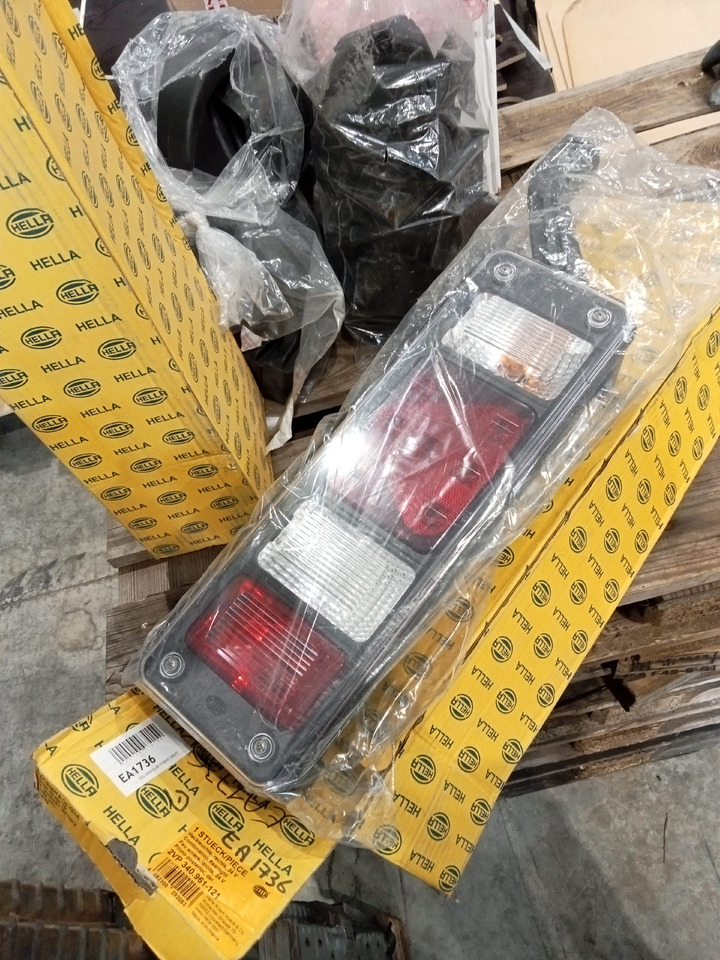 Trouillet FEU MODULAR HYBRID DROIT + GAUCHE - Tail light: picture 2 Trouillet FEU MODULAR HYBRID DROIT + GAUCHE - Tail light: picture 2