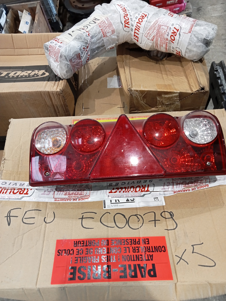 Aspock FEU EUROPOINT LEDS DROIT 4 CONNECTION - Tail light for Trailer: picture 1 Aspock FEU EUROPOINT LEDS DROIT 4 CONNECTION - Tail light for Trailer: picture 1