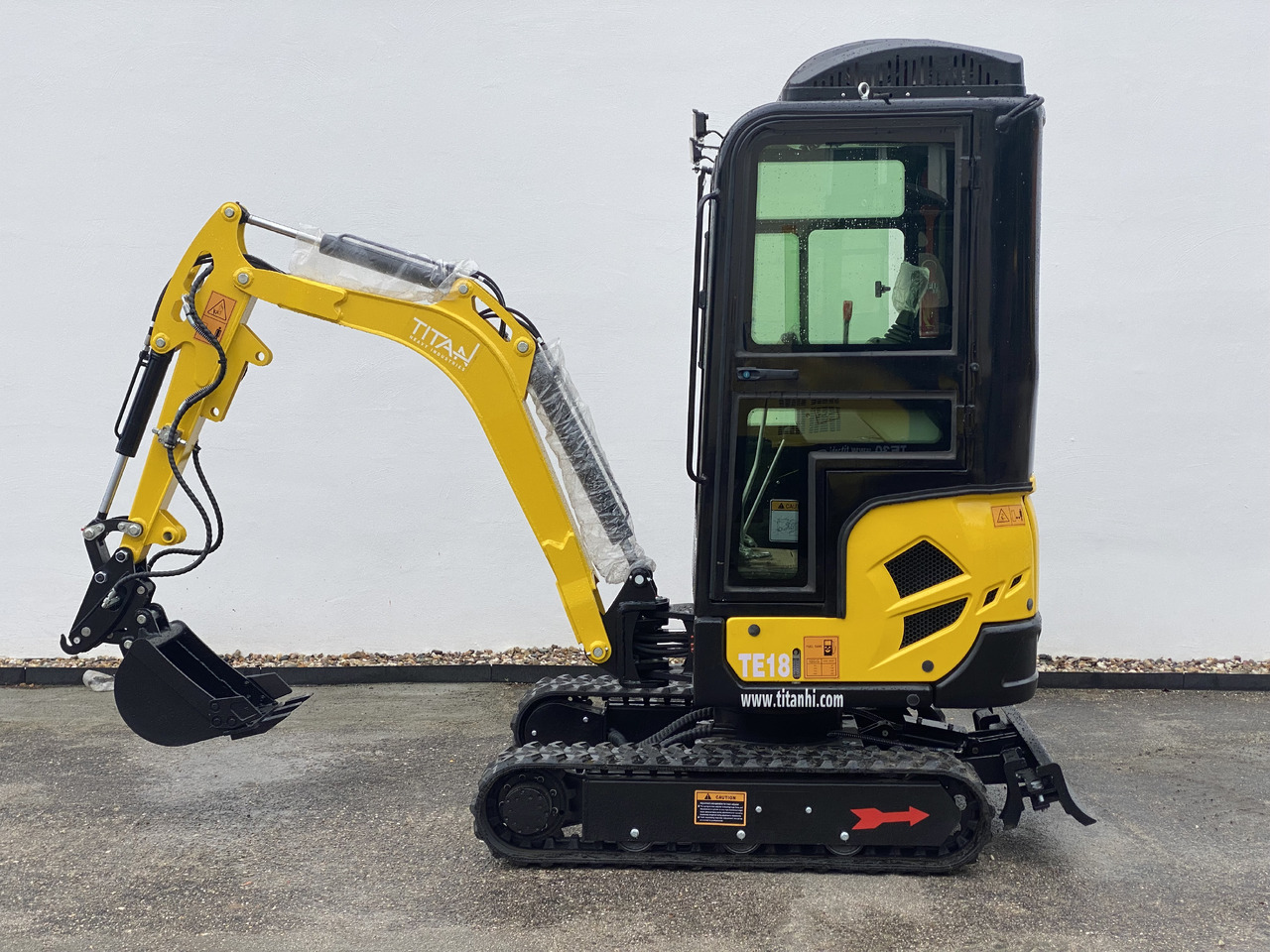 TITAN TE18 - Mini excavator: picture 1 TITAN TE18 - Mini excavator: picture 1