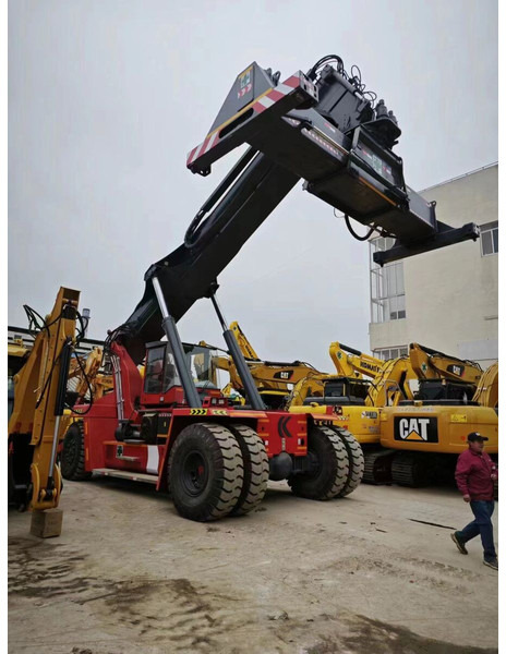 Kalmar DRF450 - Reach stacker: picture 3 Kalmar DRF450 - Reach stacker: picture 3