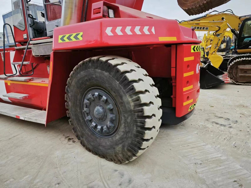 Kalmar DRF450 - Reach stacker: picture 4 Kalmar DRF450 - Reach stacker: picture 4