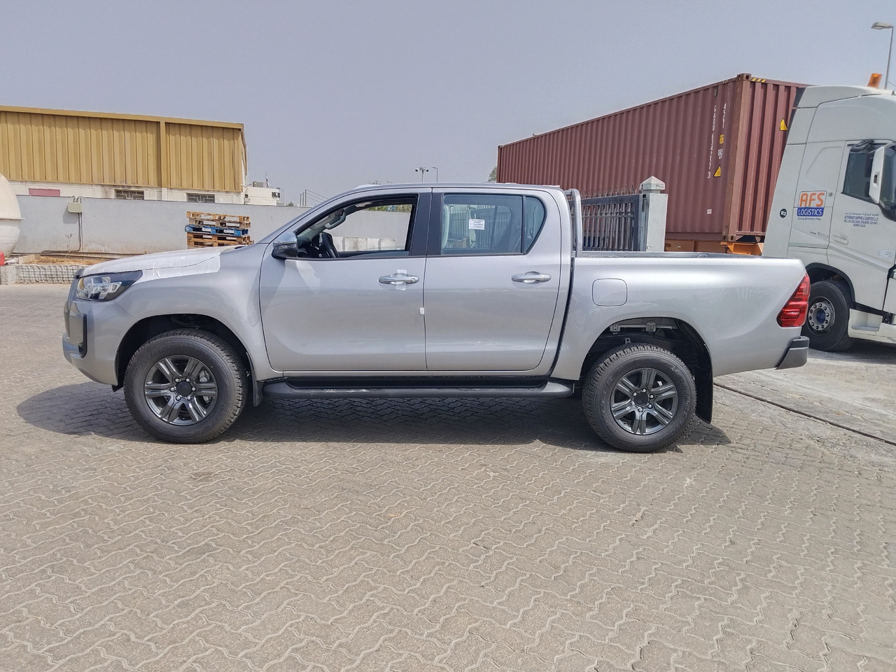 Toyota Hilux - Pickup truck, Combi van: picture 1 Toyota Hilux - Pickup truck, Combi van: picture 1