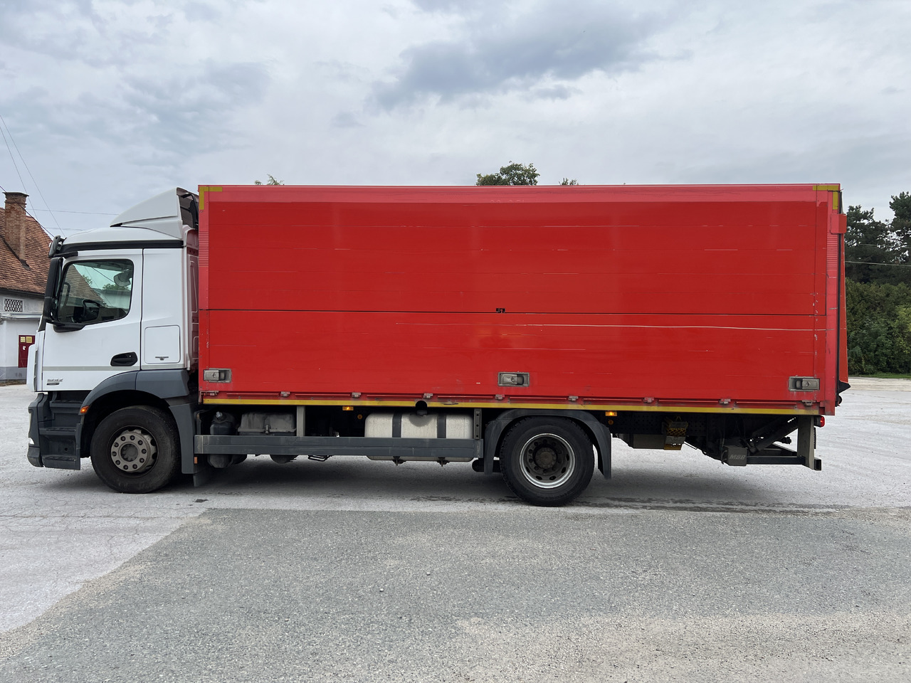 MERCEDES-BENZ ANTOS  1832 Getränkw.  LBW | Klima |  EURO 6 - Beverage truck: picture 3 MERCEDES-BENZ ANTOS  1832 Getränkw.  LBW | Klima |  EURO 6 - Beverage truck: picture 3