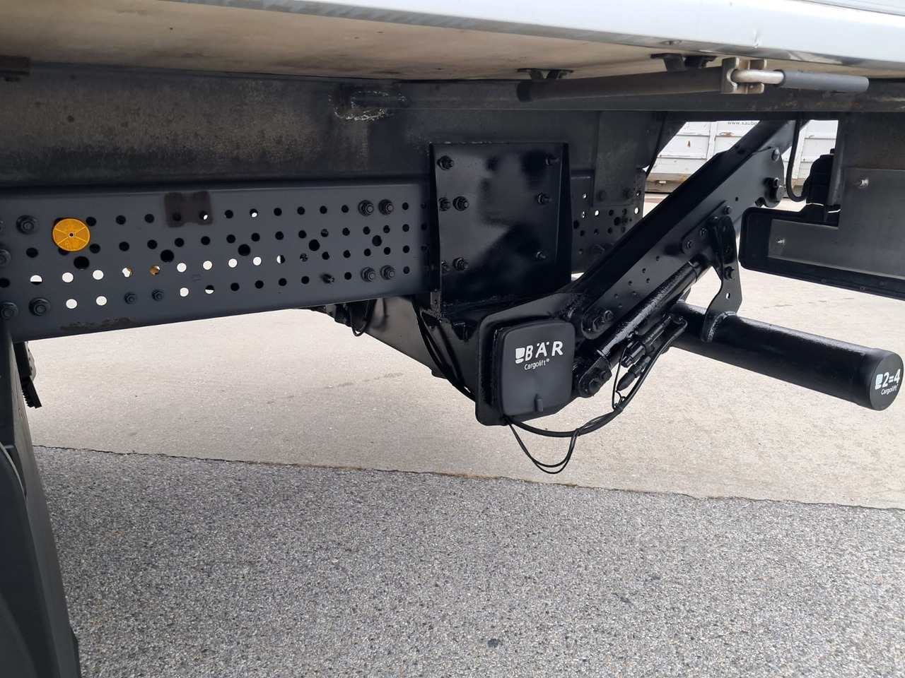 MERCEDES-BENZ Antos 1833 Kühlkoffer LBW | Standheizung | Euro 6 on lease MERCEDES-BENZ Antos 1833 Kühlkoffer LBW | Standheizung | Euro 6: picture 36