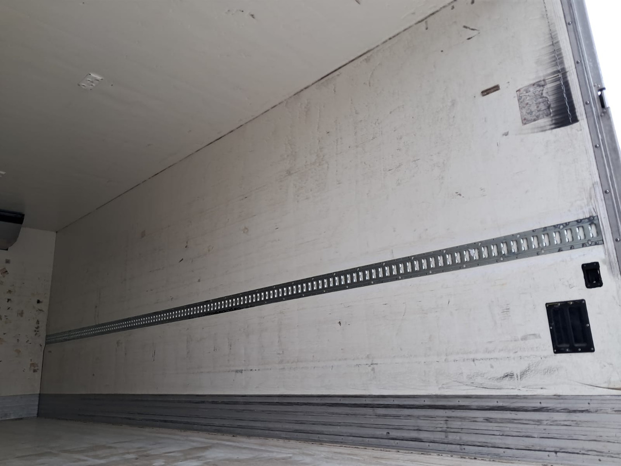 MERCEDES-BENZ Antos 1833 Kühlkoffer LBW | Standheizung | Euro 6 on lease MERCEDES-BENZ Antos 1833 Kühlkoffer LBW | Standheizung | Euro 6: picture 15