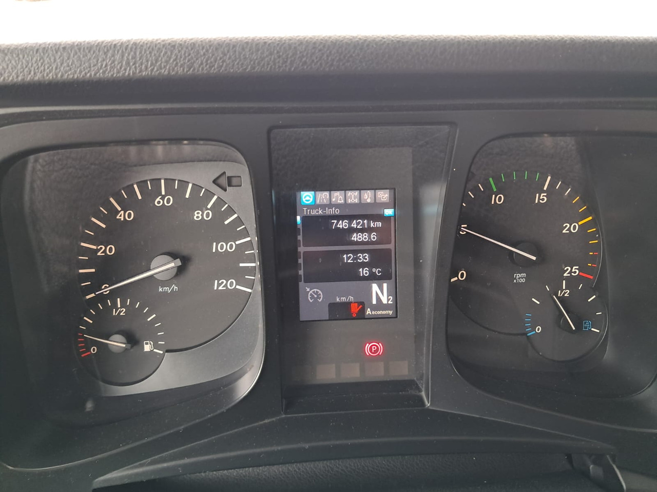 MERCEDES-BENZ Antos 1833 Kühlkoffer LBW | Standheizung | Euro 6 on lease MERCEDES-BENZ Antos 1833 Kühlkoffer LBW | Standheizung | Euro 6: picture 21