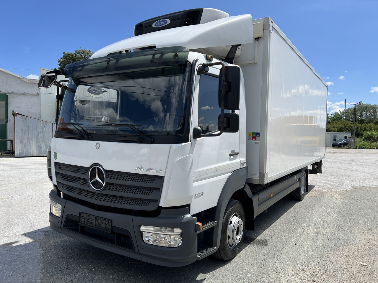 MERCEDES-BENZ Mercedes-Benz Atego 1221 Kühlkoffer mit LBW | EZ 2016 | | Klima | Tempomat | Diff. Hinterachse - Refrigerator truck: picture 1 MERCEDES-BENZ Mercedes-Benz Atego 1221 Kühlkoffer mit LBW | EZ 2016 | | Klima | Tempomat | Diff. Hinterachse - Refrigerator truck: picture 1