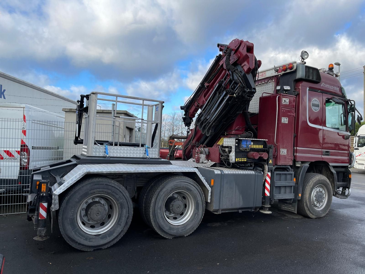Mercedes-Benz ACTROS 3348 Kran HMF3720K4 Fly-Jip Fun k Klima - Crane truck: picture 1 Mercedes-Benz ACTROS 3348 Kran HMF3720K4 Fly-Jip Fun k Klima - Crane truck: picture 1