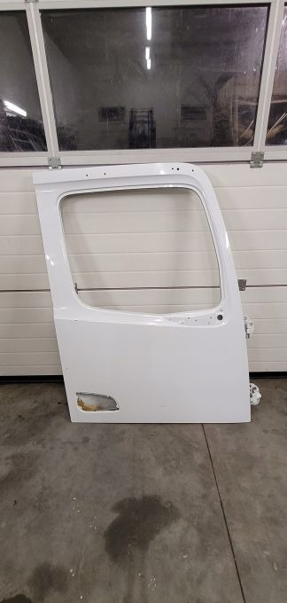 DRZWI MERCEDES ACTROS MP4 PRAWE MALA TAPICERKA - Door and parts for Truck: picture 1 DRZWI MERCEDES ACTROS MP4 PRAWE MALA TAPICERKA - Door and parts for Truck: picture 1