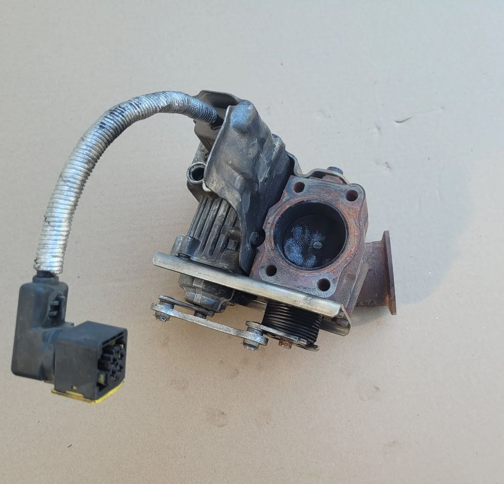 EGR DAF XF 106 OM 2128861 - EGR cooler for Truck: picture 2 EGR DAF XF 106 OM 2128861 - EGR cooler for Truck: picture 2