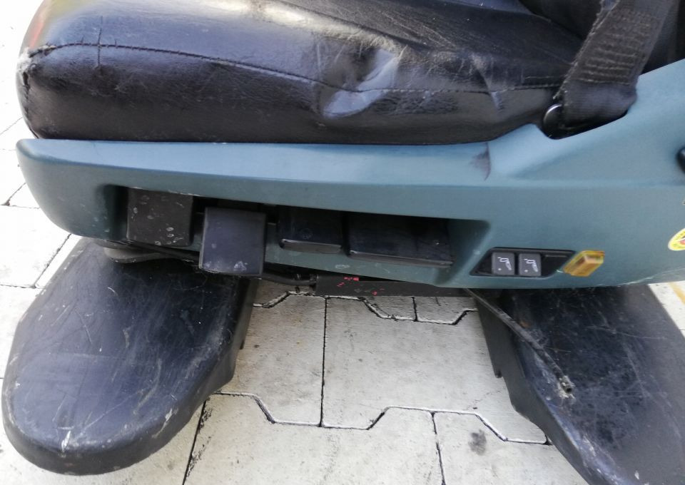 FOTEL KIEROWCY DAF XF CF LF - Seat for Truck: picture 2 FOTEL KIEROWCY DAF XF CF LF - Seat for Truck: picture 2