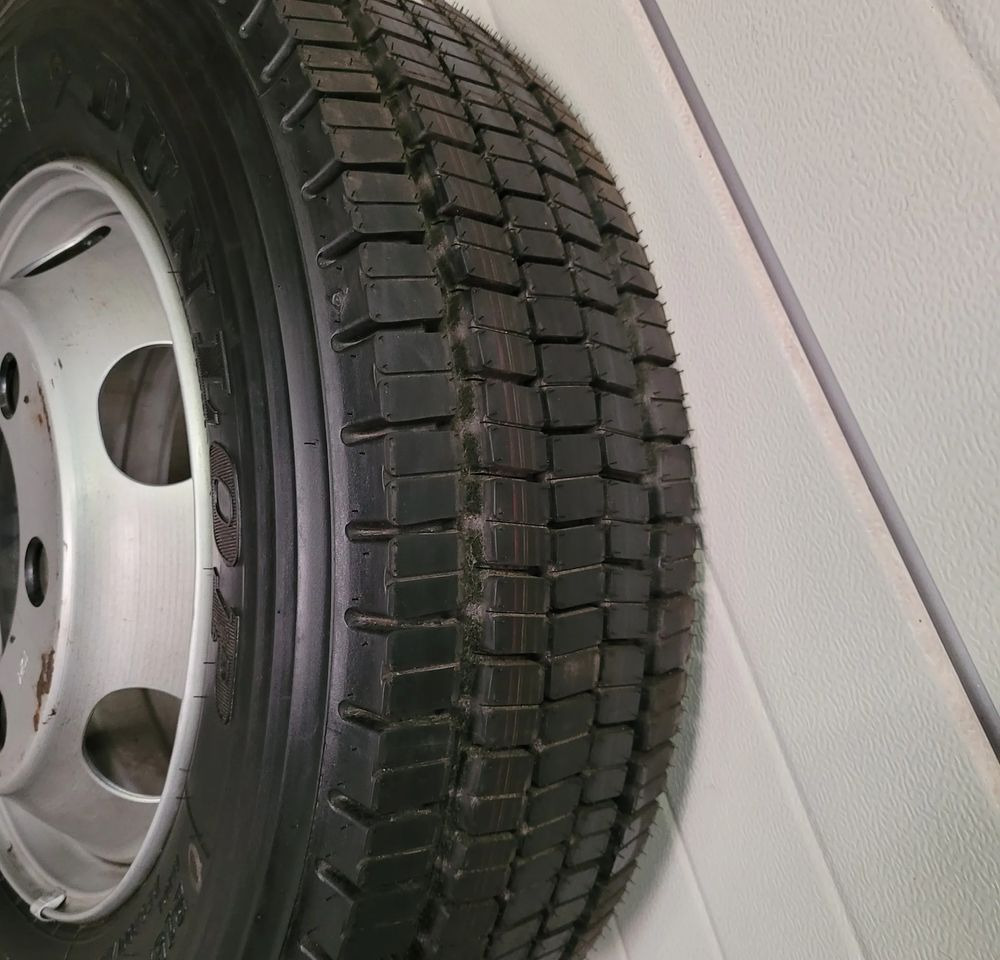 KOŁO ZAPAS DUNLOP SP444 215/75R17.5 - Wheel and tire package: picture 2 KOŁO ZAPAS DUNLOP SP444 215/75R17.5 - Wheel and tire package: picture 2