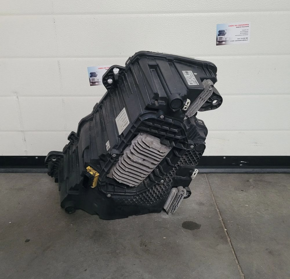 LAMPA LED RH. VOLVO FH5 23752678 ORYGINAŁ CHWALIM116 - Lights/ Lighting for Truck: picture 2 LAMPA LED RH. VOLVO FH5 23752678 ORYGINAŁ CHWALIM116 - Lights/ Lighting for Truck: picture 2