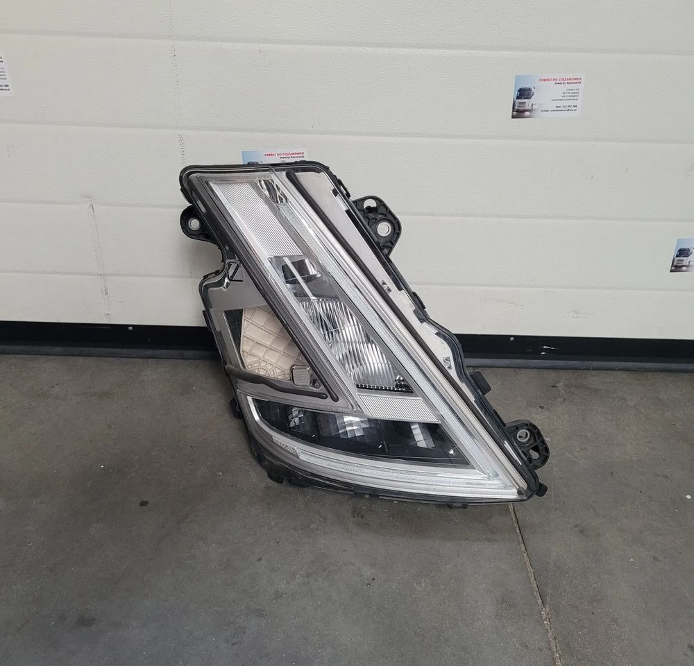 LAMPA LED RH. VOLVO FH5 23752678 ORYGINAŁ CHWALIM116 - Lights/ Lighting for Truck: picture 1 LAMPA LED RH. VOLVO FH5 23752678 ORYGINAŁ CHWALIM116 - Lights/ Lighting for Truck: picture 1