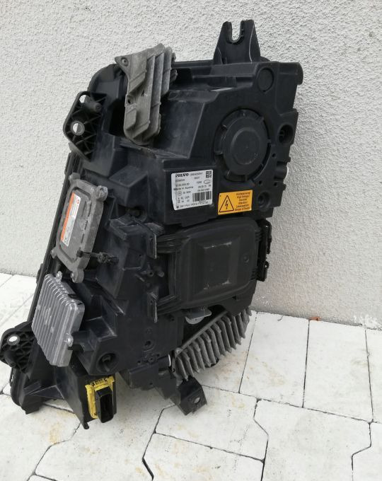 LAMPA XENON VOLVO FH4 FH 4 FM RH SKRETNY ORYGINAŁ - Headlight: picture 3 LAMPA XENON VOLVO FH4 FH 4 FM RH SKRETNY ORYGINAŁ - Headlight: picture 3