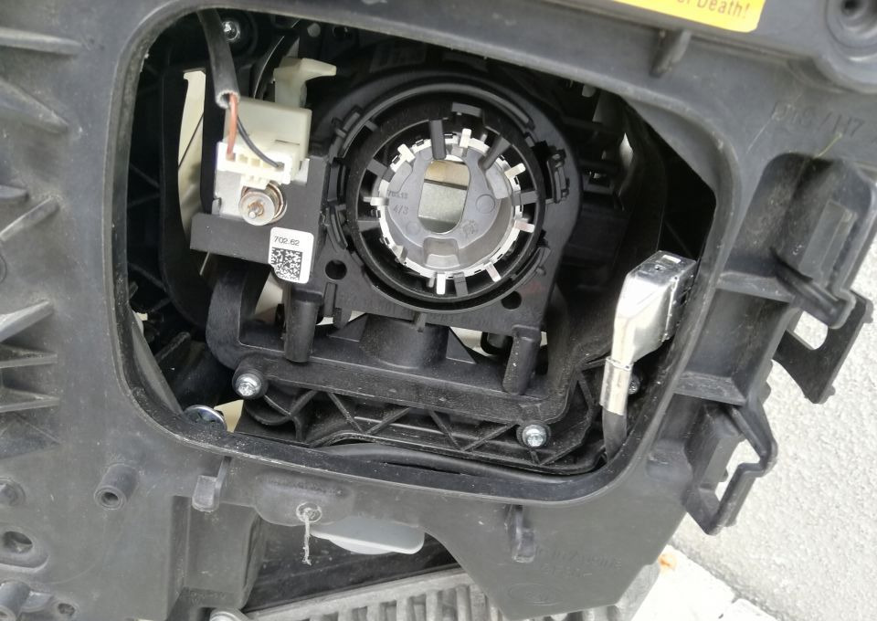 LAMPA XENON VOLVO FH4 FH 4 FM RH SKRETNY ORYGINAŁ - Headlight: picture 4 LAMPA XENON VOLVO FH4 FH 4 FM RH SKRETNY ORYGINAŁ - Headlight: picture 4