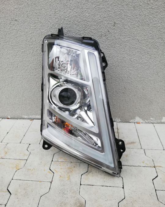 LAMPA XENON VOLVO FH4 FH 4 FM RH SKRETNY ORYGINAŁ - Headlight: picture 1 LAMPA XENON VOLVO FH4 FH 4 FM RH SKRETNY ORYGINAŁ - Headlight: picture 1