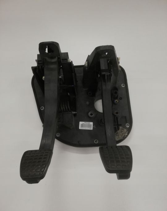 MOCOWANIE PODSTAWA PEDAŁÓW IVECO DAILY 5801482032 - Pedal for Van: picture 1 MOCOWANIE PODSTAWA PEDAŁÓW IVECO DAILY 5801482032 - Pedal for Van: picture 1