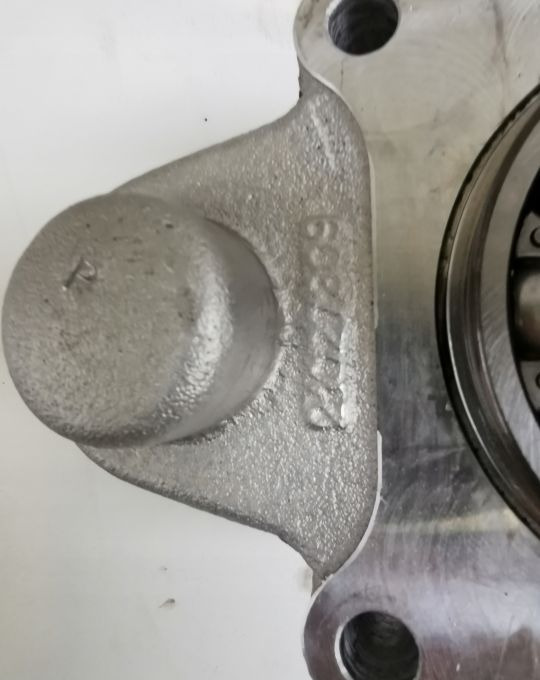 PRZYSTAWKA WAŁEK VOLVO ORYGINAŁ NOWA 21027101 - Gearbox: picture 3 PRZYSTAWKA WAŁEK VOLVO ORYGINAŁ NOWA 21027101 - Gearbox: picture 3